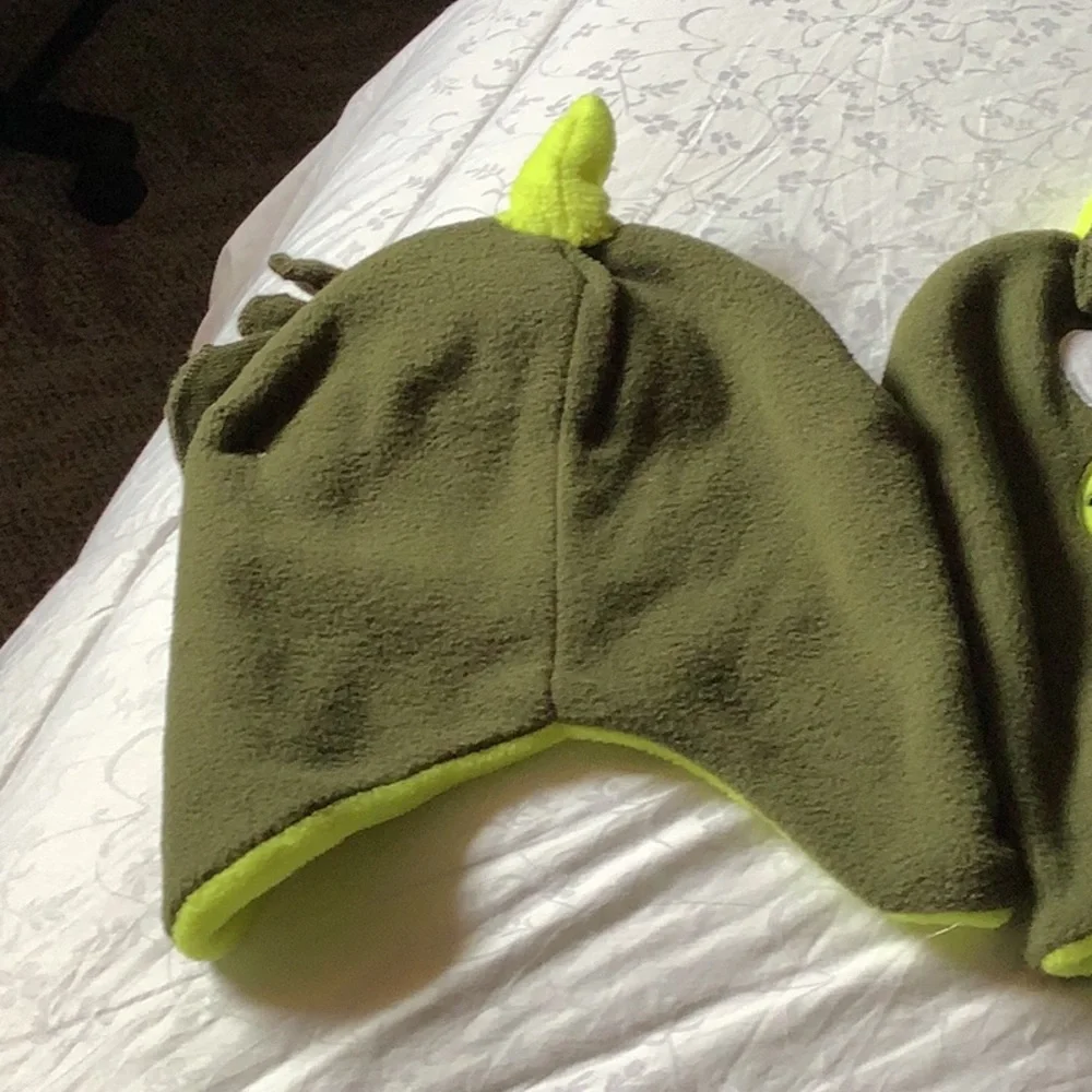 Hat & mitten set NWT with horn on top green pull on school ready unisex…